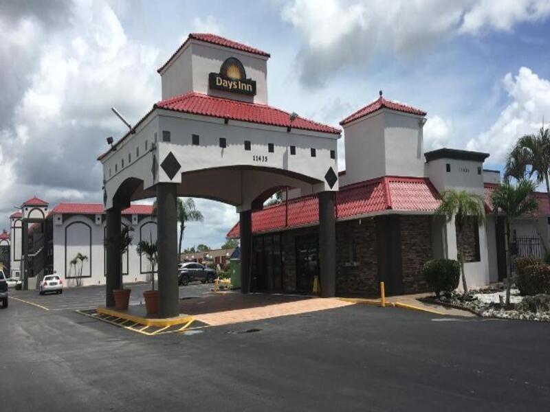 Days Inn By Wyndham פורט מאיירס מראה חיצוני תמונה