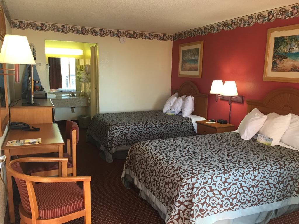 Days Inn By Wyndham פורט מאיירס מראה חיצוני תמונה