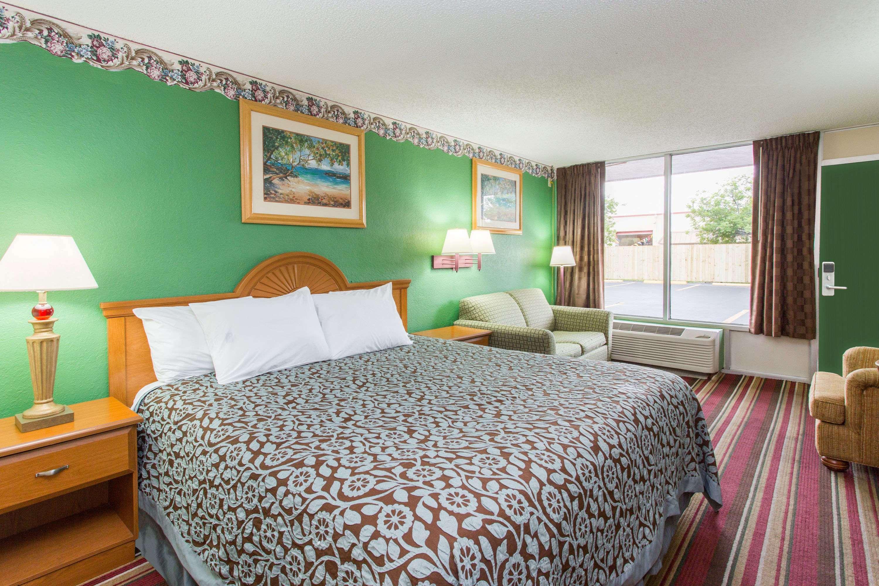 Days Inn By Wyndham פורט מאיירס מראה חיצוני תמונה