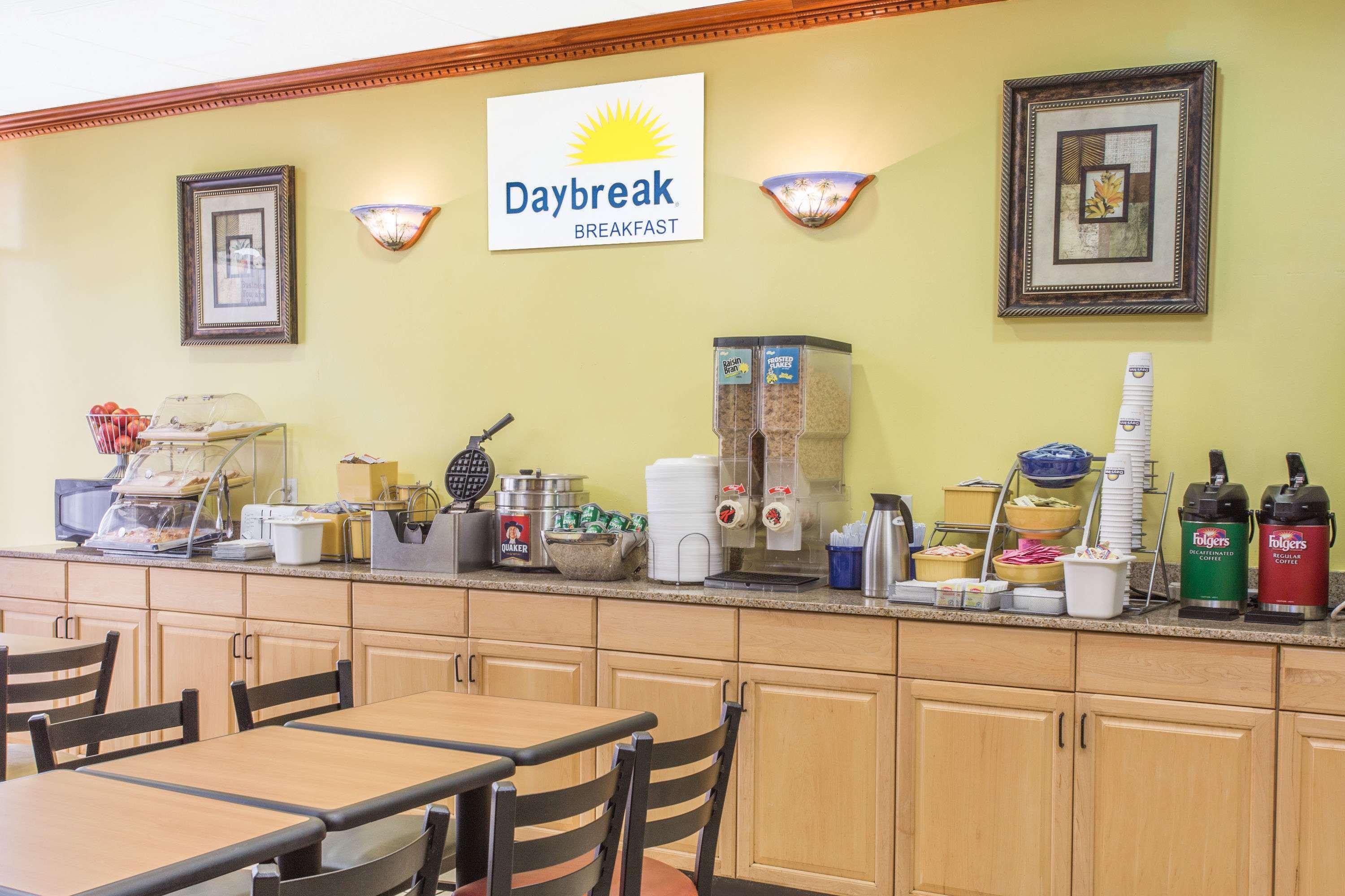 Days Inn By Wyndham פורט מאיירס מראה חיצוני תמונה
