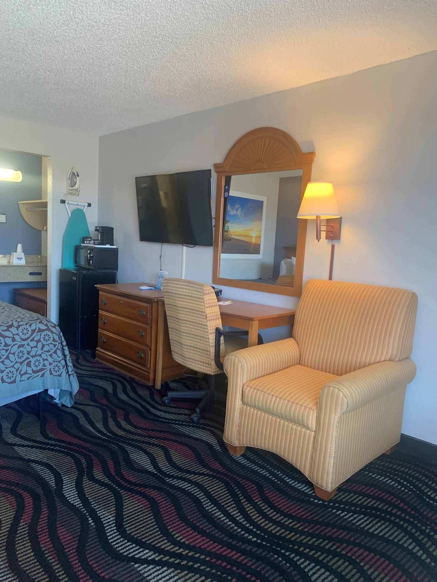 Days Inn By Wyndham פורט מאיירס מראה חיצוני תמונה