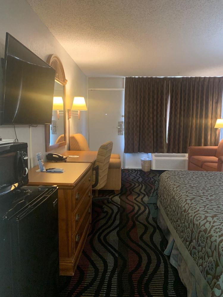 Days Inn By Wyndham פורט מאיירס מראה חיצוני תמונה