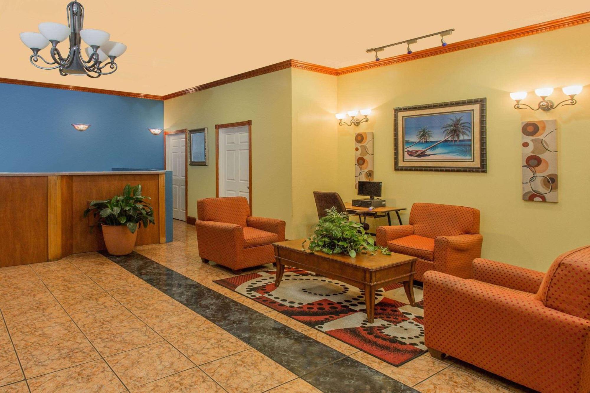 Days Inn By Wyndham פורט מאיירס מראה חיצוני תמונה