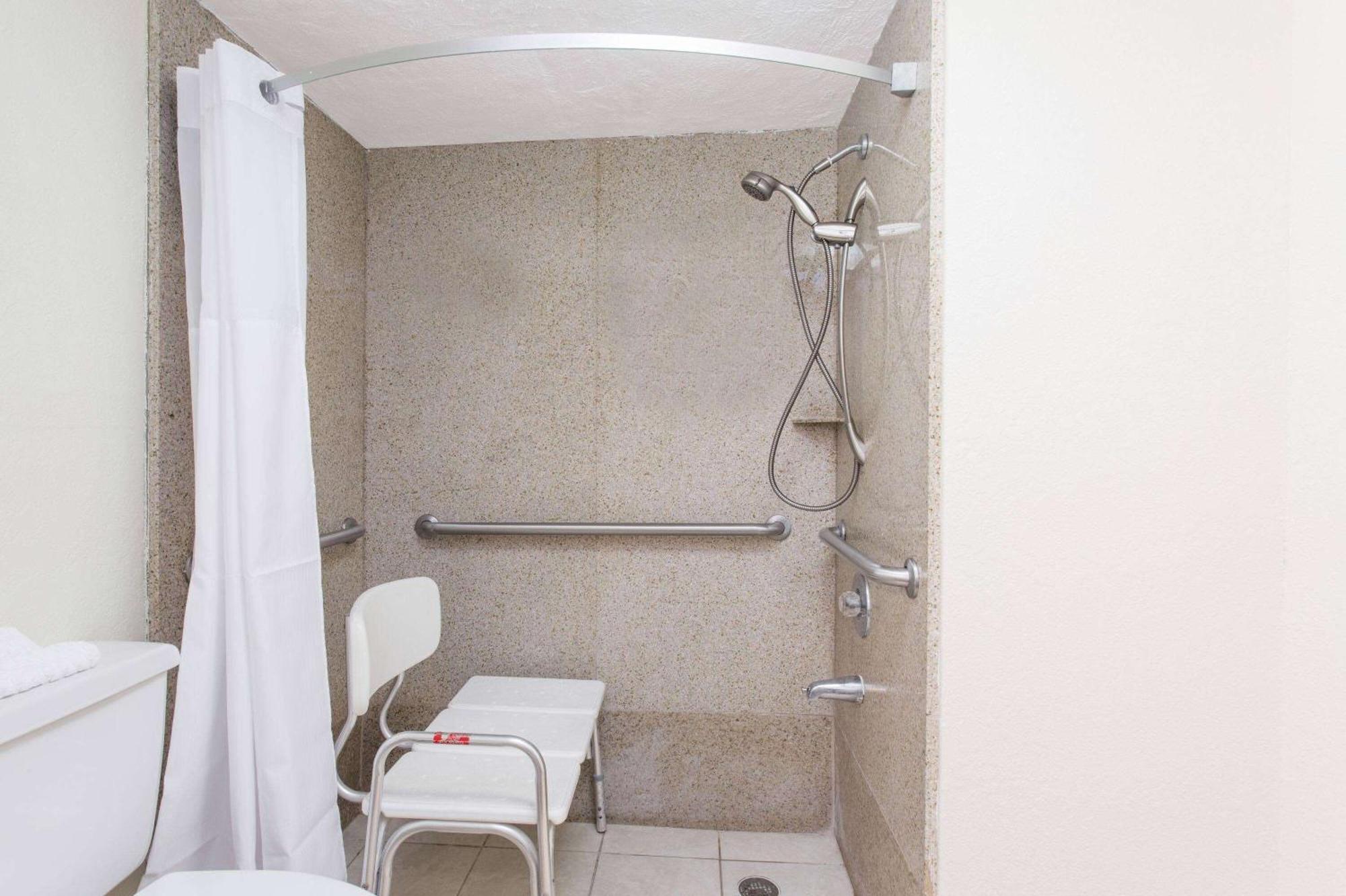 Days Inn By Wyndham פורט מאיירס מראה חיצוני תמונה