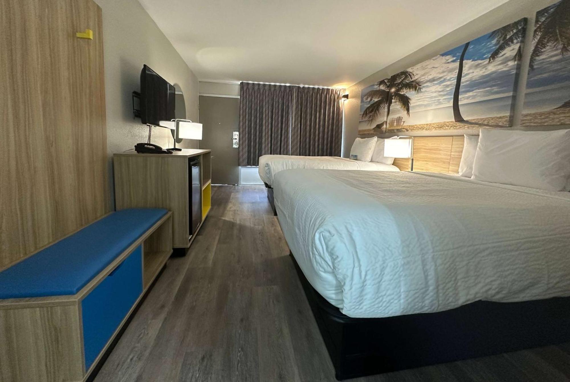 Days Inn By Wyndham פורט מאיירס מראה חיצוני תמונה