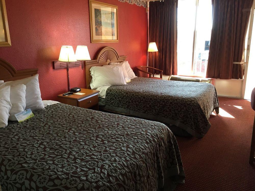 Days Inn By Wyndham פורט מאיירס מראה חיצוני תמונה