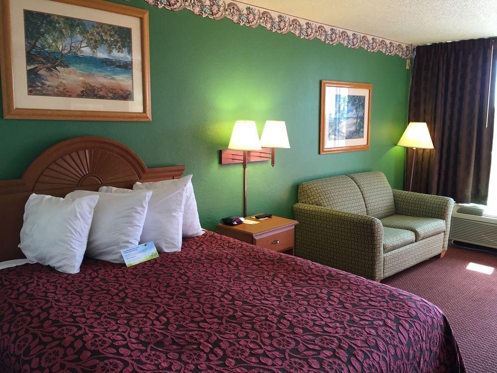 Days Inn By Wyndham פורט מאיירס מראה חיצוני תמונה