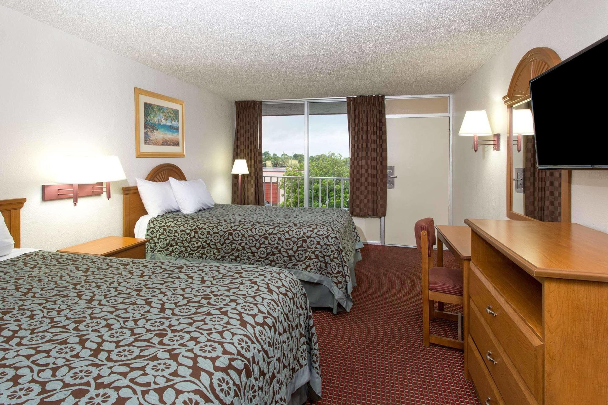 Days Inn By Wyndham פורט מאיירס מראה חיצוני תמונה