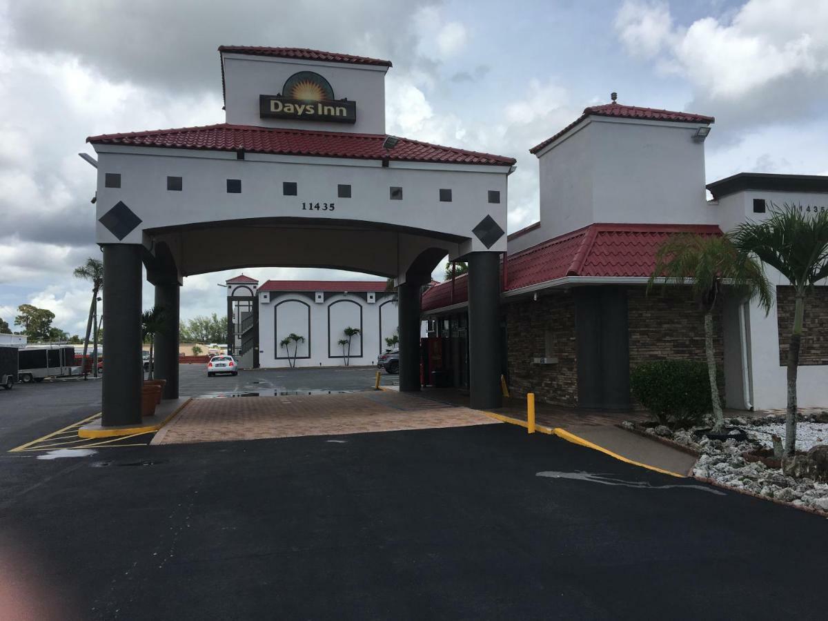 Days Inn By Wyndham פורט מאיירס מראה חיצוני תמונה